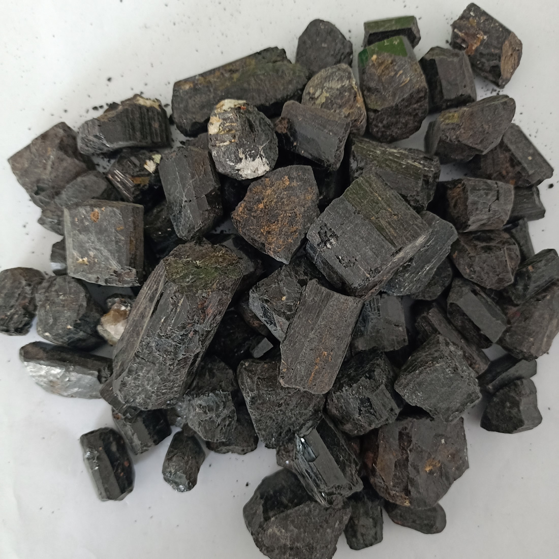 新到一批次單晶體的電氣石，有大塊可挑選。