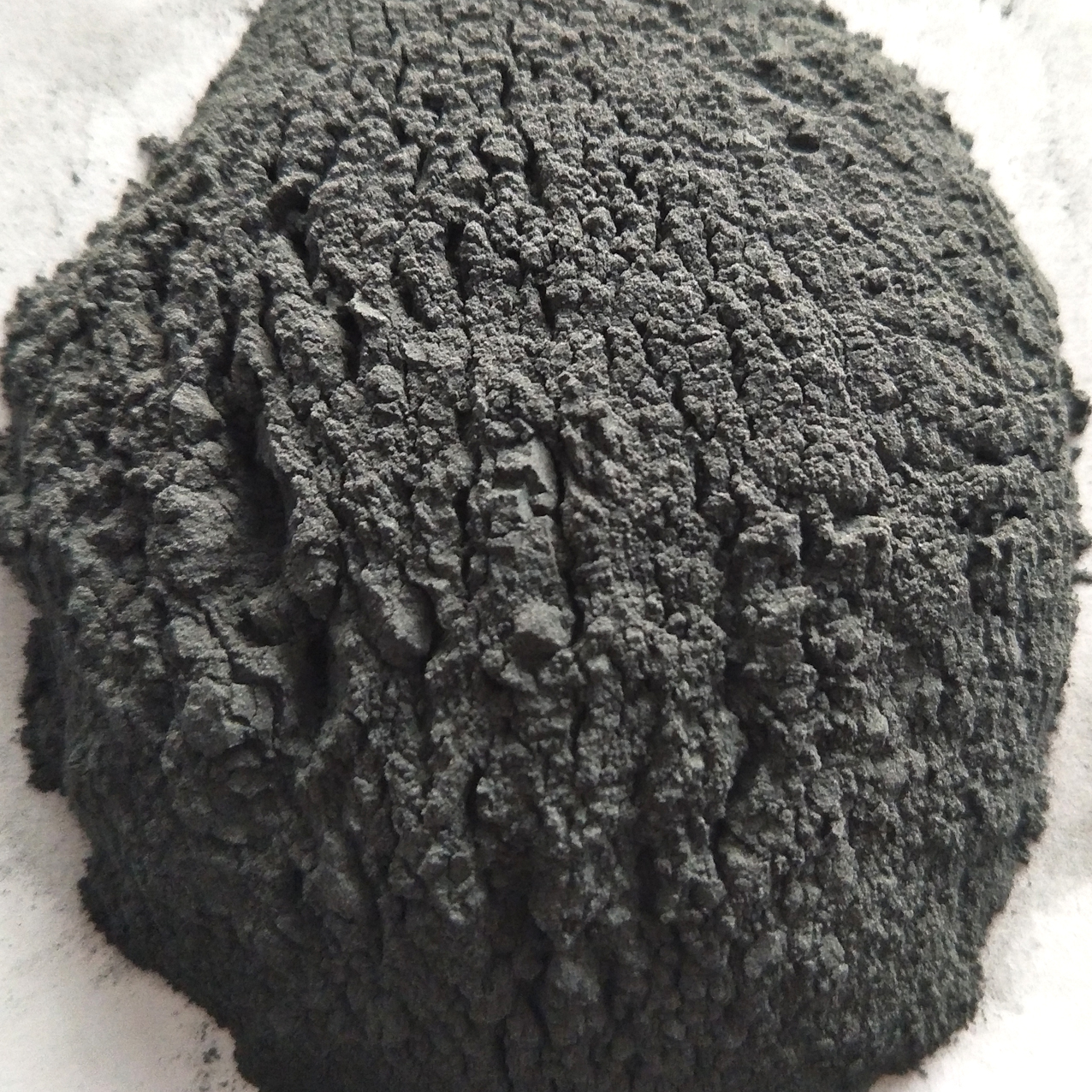 新型材料電氣石粉產(chǎn)銷兩旺，遠紅外特征引起研發(fā)熱潮，多領(lǐng)域應用取得進展。